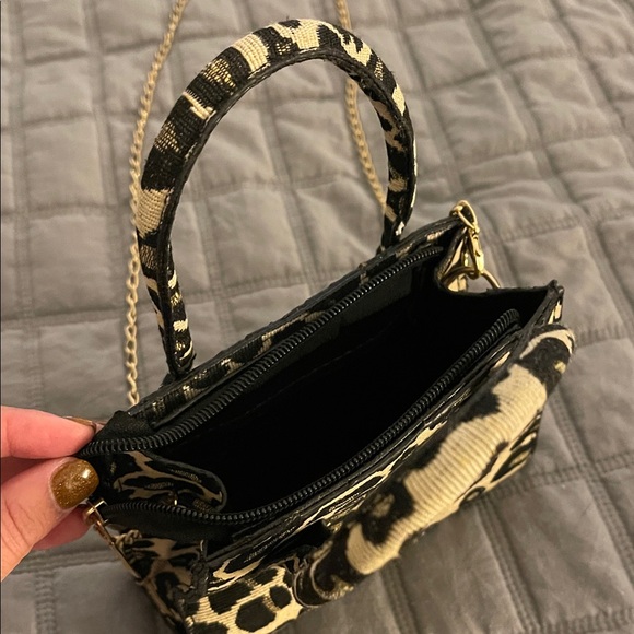 5/$30 Victoria's Secret Leopard Print wristlet + bag - Picture 7 of 8
